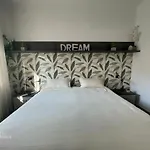 R39 Modern Apartment With Private Parking