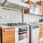 Altido Lovely Flat With Balcony