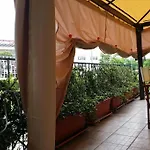 Vicino Allo Stadio Di San Siro E Alla Fiera