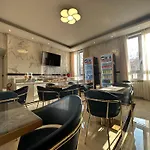 Hotel Midway