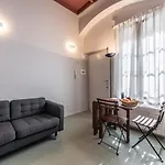 Xenia Apartments - Accogliente Pied-A-Terre Sui Navigli