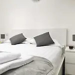 I Host Apartment - Pericle 9