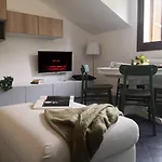 I Host Apartment - Pericle 9