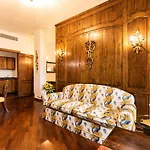 Klimt - Jacuzzi 5 Star - Luxury Design Apartment