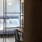 New & Bright Balcony Flat By Central Station
