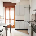 While Apartment Underground And Bus Station A/C