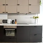 Joivy Vibrant 2Bed Apt With Balcony