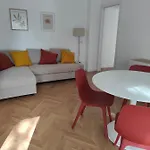 Elegante Bilocale A Milano Con Balcone
