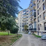Elegante Bilocale A Milano Con Balcone