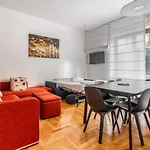 Ampio Appartamento Zona Moscova Con Due Terrazzi