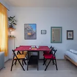 Xenia Apartments - Luminous Studio At Navigli Tram Theme