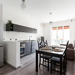 Large Apartment Close To Metro