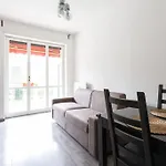 Large Apartment Close To Metro
