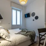 Stayeasy Quadronno33 - 3 Bedrooms, 2 Baths - Duomo Walking Distance