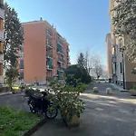 Caseospitali - Alice\'S House, Funzionale Trilocale Con Arredi Moderni