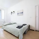 Apartment 4 Stops From The City Center
