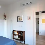 Modern Apartment Close To Metro