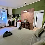La Bella Milano Charme Apartment 3 Km Away From Duomo/ Netflix & Wi-Fi Included