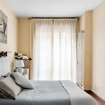 Elegant And Roomy Central Apartment