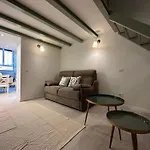 Flowers, A Cozy Suite In Milan