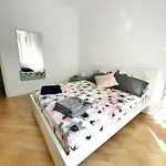 Ampio E Accogliente Bilocale - Fara 1, Porta Nuova