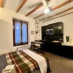 Charming Ringhiera Studio
