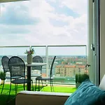 Eliteestates-Sky16+Gym+Pool+Free Parking+Ps5+Rooftop