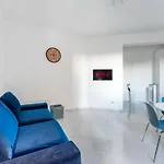 City Life - Fiera Strategic Flat - A/C & Wi-Fi
