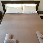 Your Lovely Home, Porta Venezia-1 Queen Bed, 3 Single Beds, 1 Sofa Bed-