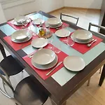 Your Lovely Home, Porta Venezia-1 Queen Bed, 3 Single Beds, 1 Sofa Bed-