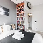 Elegant Apartment In Milan Center