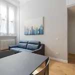 Mac Mahon - Urban Oasis Apartment!