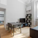 Mac Mahon - Urban Oasis Apartment!
