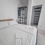 Milan New Apartment In Lively Central Area
