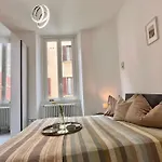 Urban House - Modern Flat Navigli Milan Center