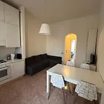 Appartamento In Zona De Angeli, Milano