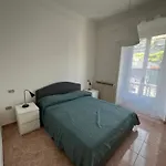 Appartamento In Zona De Angeli, Milano