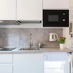 Commenda White Studio