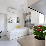 Commenda White Studio