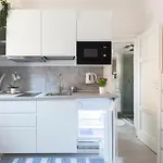 Commenda White Studio