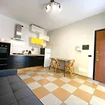 Conte Rosso House, Con Doppia Terrazza In Coorte Tranquilla A Due Passi Da Stazione E Metropolitana Lambrate