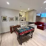 R39 Elegant Apartment With Private Parking