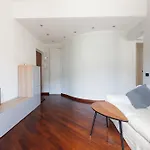 Sondrio M3 - Spacious Apartment With Balcony!