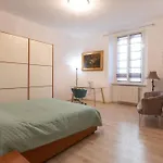 Central Apartment De Angeli Charm Residence