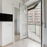 Lorenteggio-Piazza Frattini Balcony Apartment