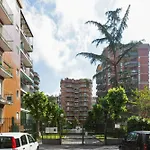 Lorenteggio-Piazza Frattini Balcony Apartment