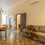 Bilocale Chic In Tropical Villa A Due Passi Da Stazione Centrale