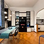 Elegant Three-Room Apartment In Porta Romana