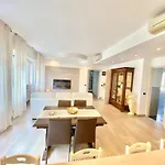 Milano Bocconi Home, Moderna Ed Elegante, Spazioso E Luminoso, Con Due Camere E Due Bagni