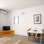 Sant Ambrogio Courtyard Room In Shared Flat